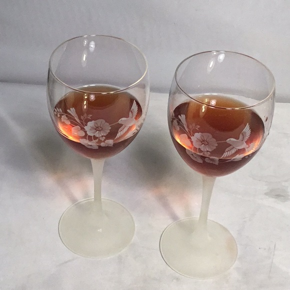 AVON ETCHED HUMMINGBIRD CRYSTAL FROSTED STEMWARE WINE GLASSES - Picture 2 of 4